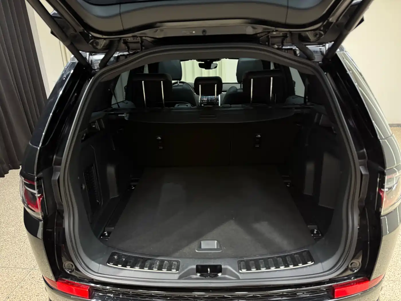 Land Rover Discovery Sport 2022 Model 249PS R-Dynamic S Performance Edition 5-Seater фото 31