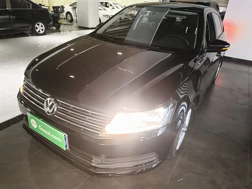 Volkswagen Lavida 2017 1.6L Manual Trend Edition фото 3