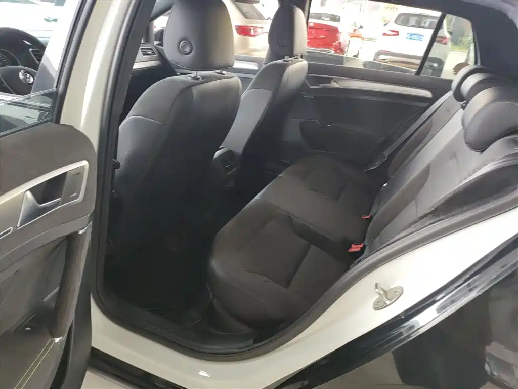 Volkswagen Golf 2020 280TSI DSG Comfort фото 12