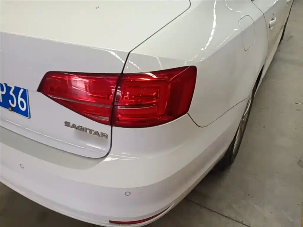 Volkswagen Sagitar 2016 230TSI 25th Anniversary Edition фото 8