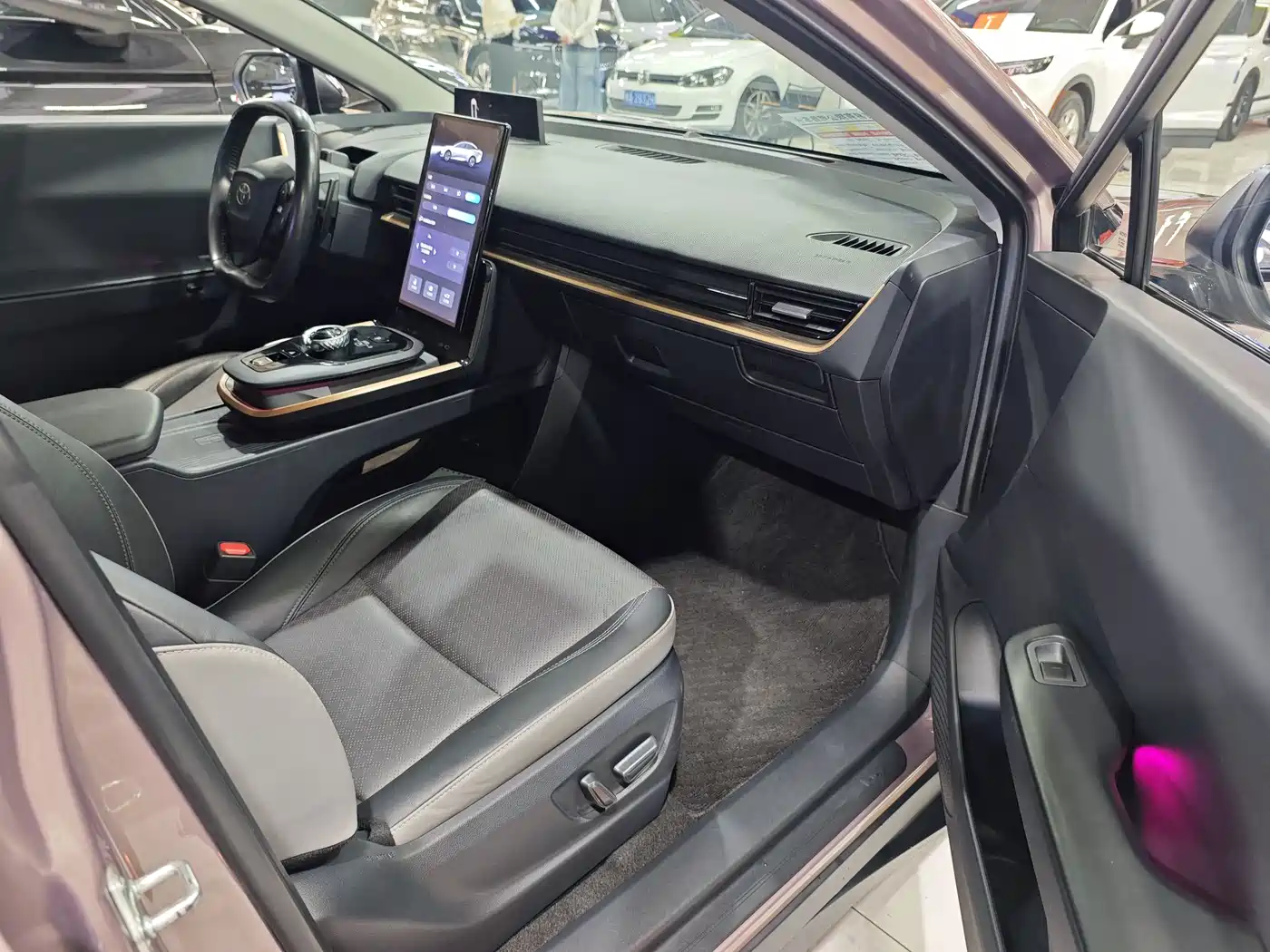 Toyota bZ3 2023 616km Long Range Premium фото 8