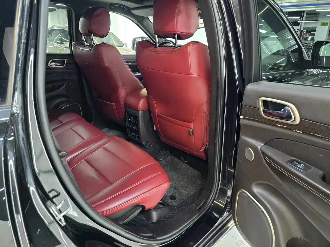 Фото 7 - Jeep Grand Cherokee (Import)