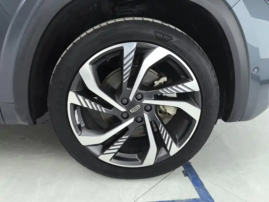 Фото 6 - Geely Monjaro