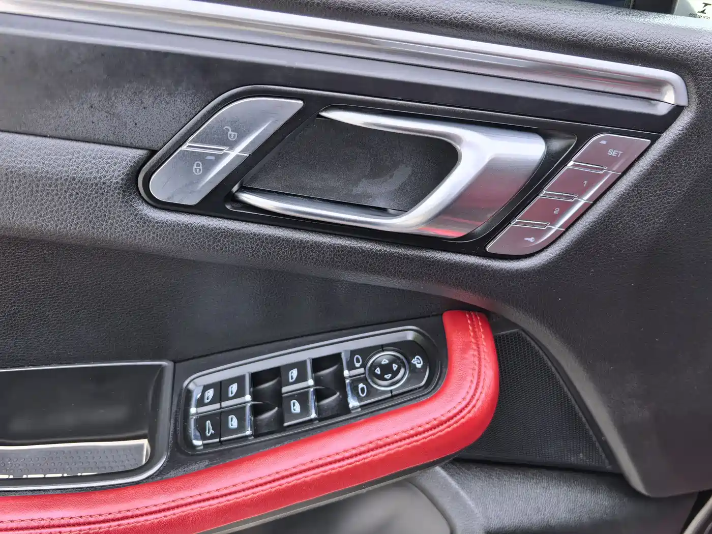 Porsche Macan 2018 Macan 2.0T фото 13