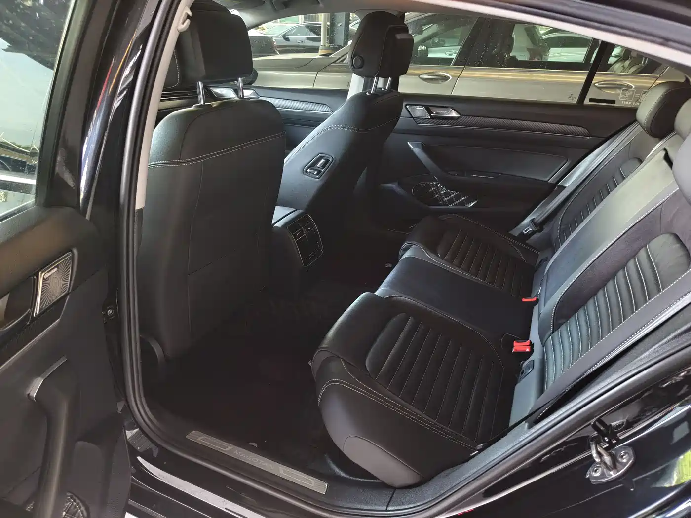 Volkswagen Magotan 2021 330TSI DSG 30th Anniversary Edition фото 16