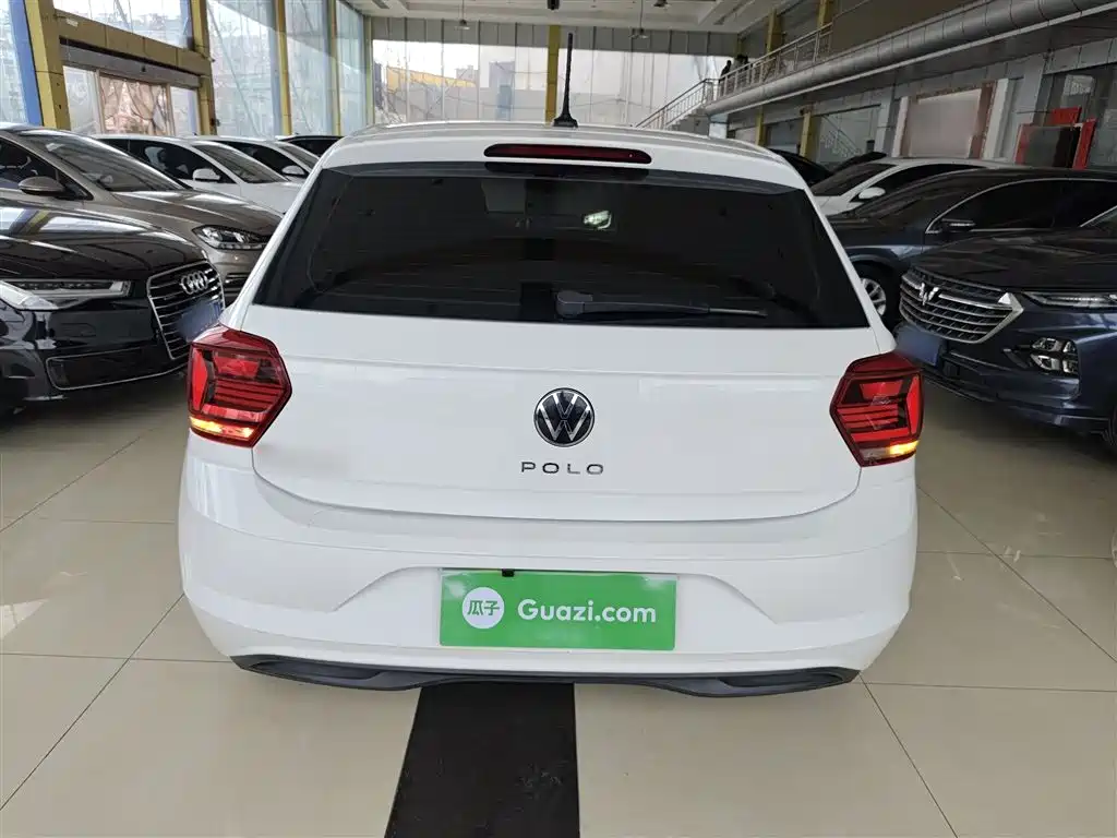 VOLKSWAGEN POLO