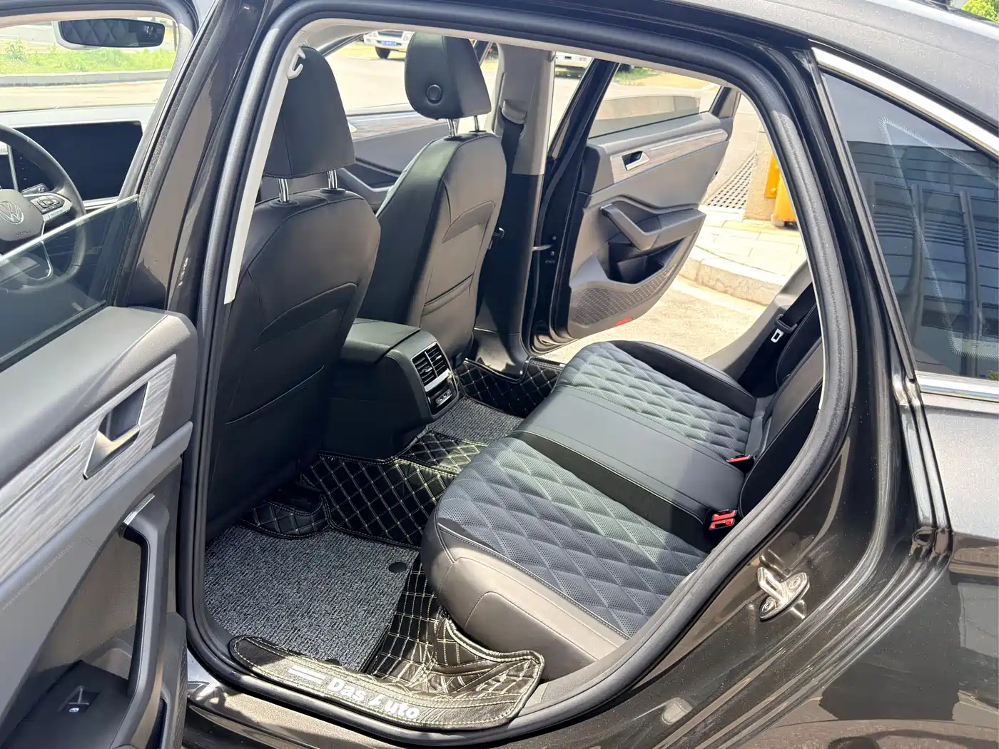 Volkswagen Sagitar 2023 300TSI DSG Excellence Edition фото 10
