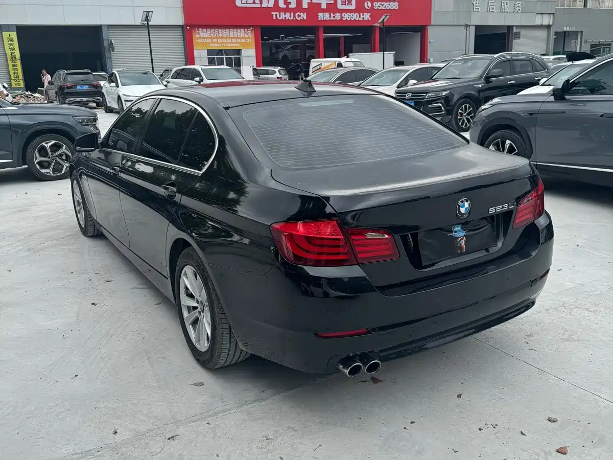 Фото 16 - BMW 5 Series