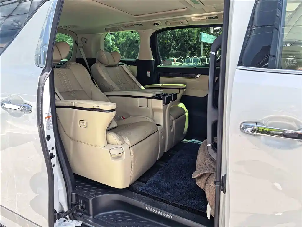 Toyota Vellfire 2021 Crown Hybrid 2.5L HV Premium Edition фото 6