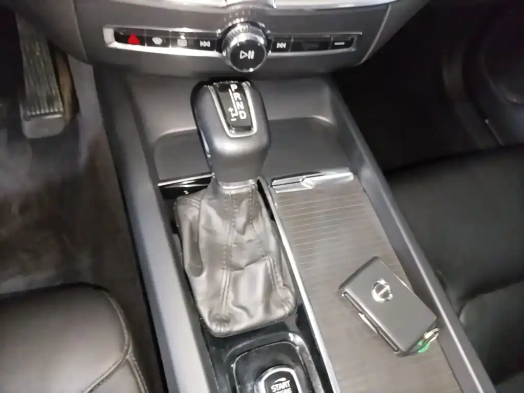 Фото 14 - Volvo XC60