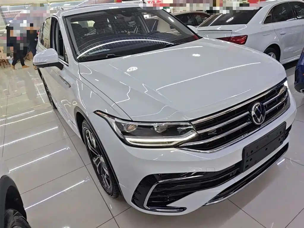 Volkswagen Tiguan L 2023 330TSI Auto 2WD R-Line Premium Edition фото 4
