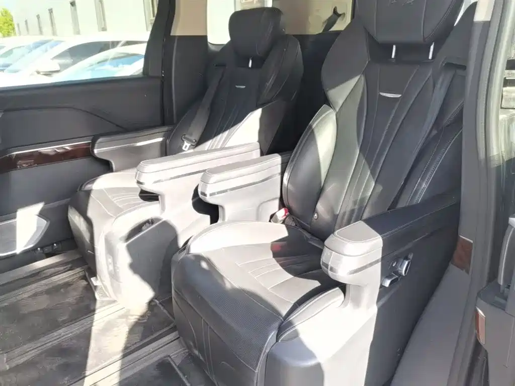 Hongqi HQ9 2023 2.0T Smart Connect Flag Enjoy Edition фото 17