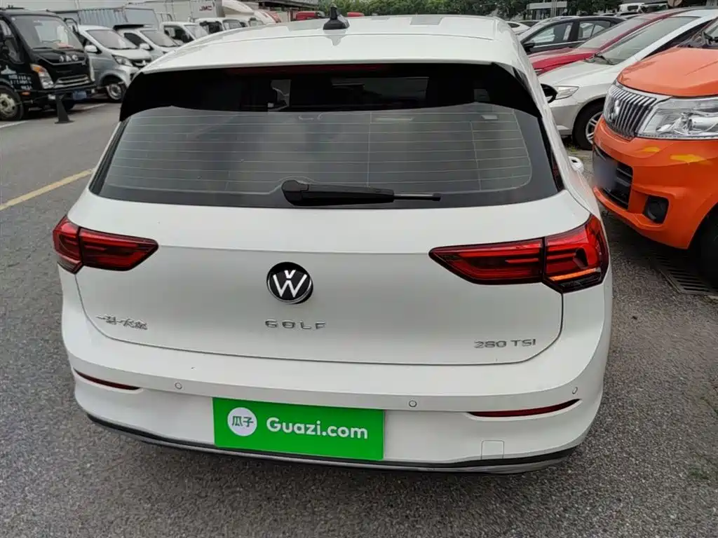 VOLKSWAGEN GOLF