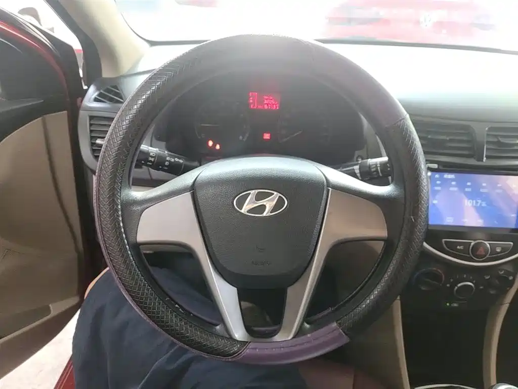 Hyundai Verna 2014 1.4L Manual Smart GLS фото 11