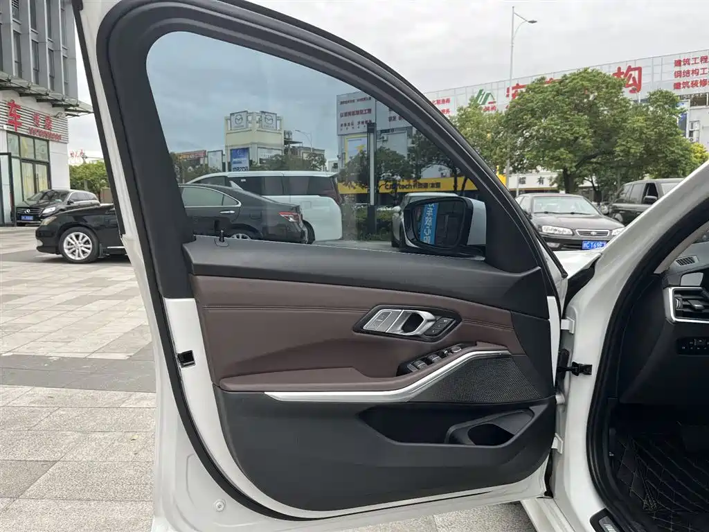 BMW 3 Series 2020 325Li M Sport Package фото 12