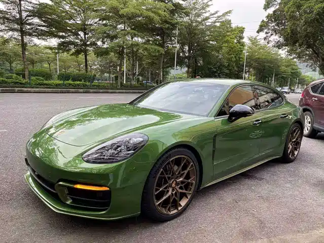 PORSCHE PANAMERA