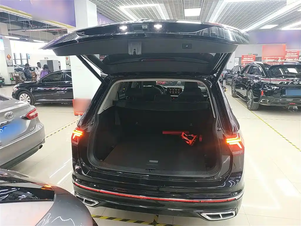 Volkswagen Tiguan L 2023 Facelift 330TSI Auto FWD R-Line Premium фото 15