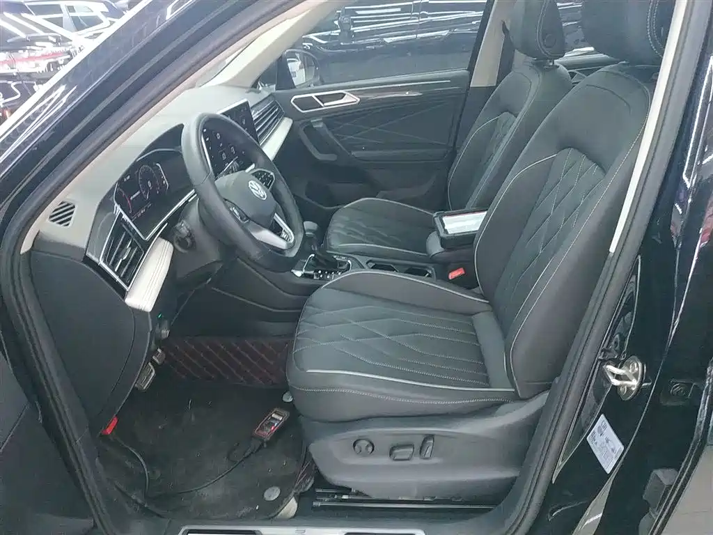 Volkswagen Tiguan L 2023 Facelift 330TSI Auto FWD R-Line Premium фото 11