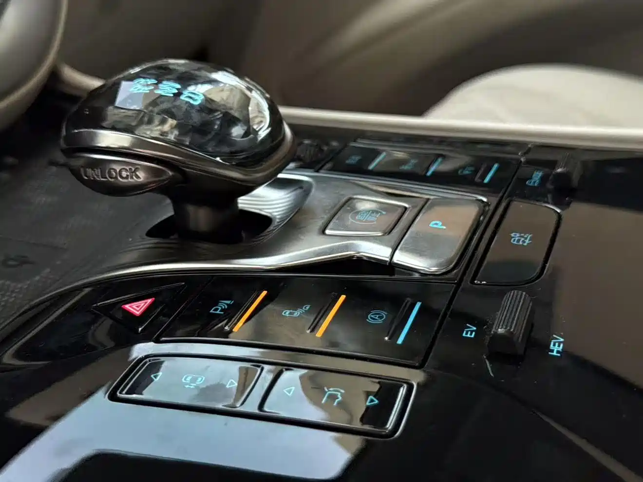 Denza D9 2024 DM-i 980 AWD Prestige фото 7