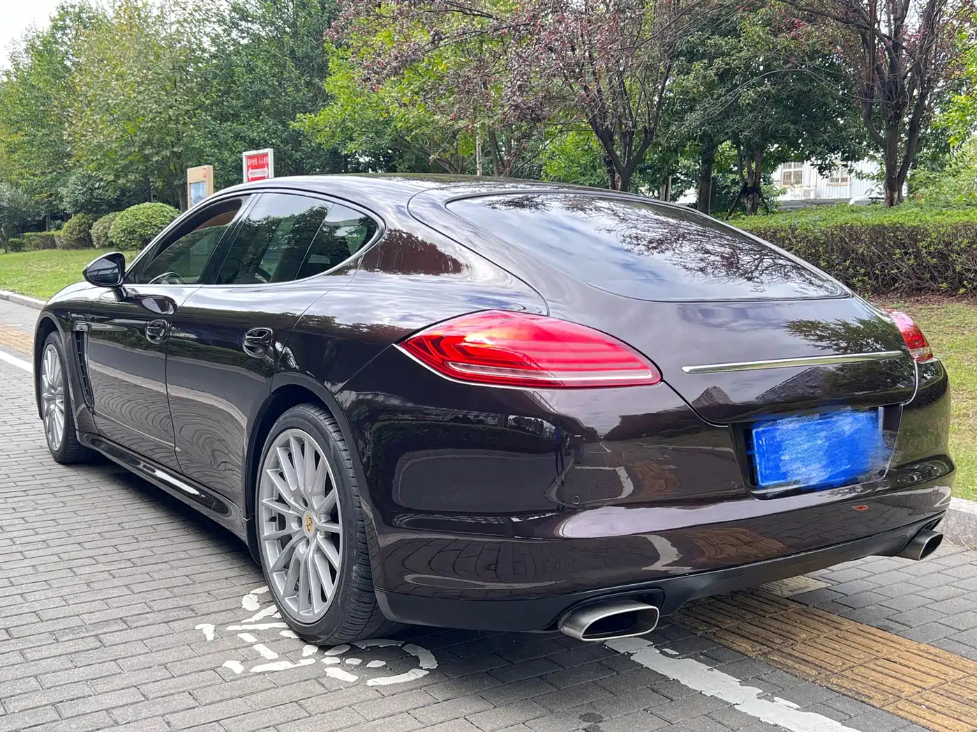 Porsche Panamera 2010 Panamera 4 3.6L фото 15