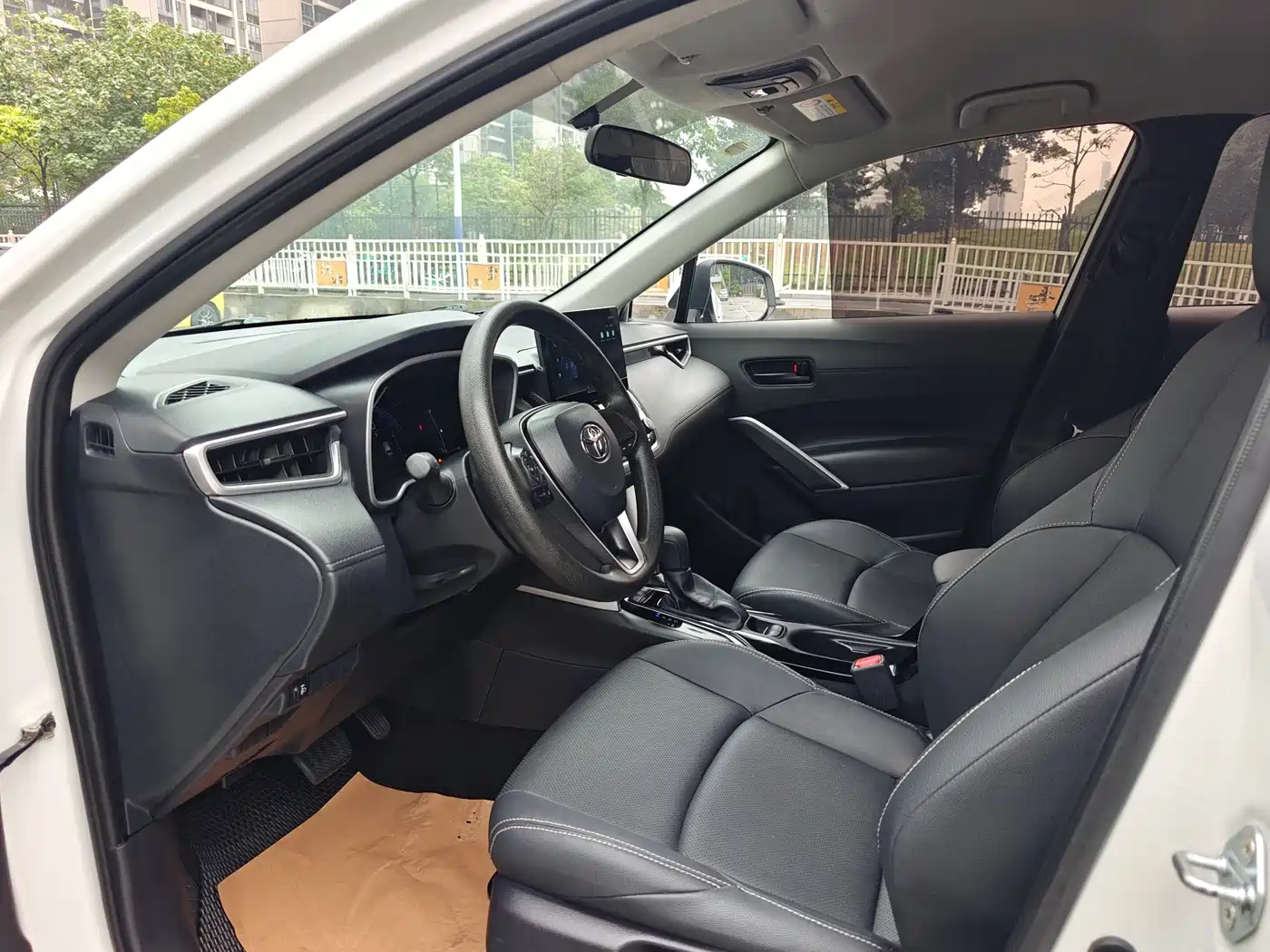 Toyota Frontlander 2024 2.0L CVT Elite Edition фото 4