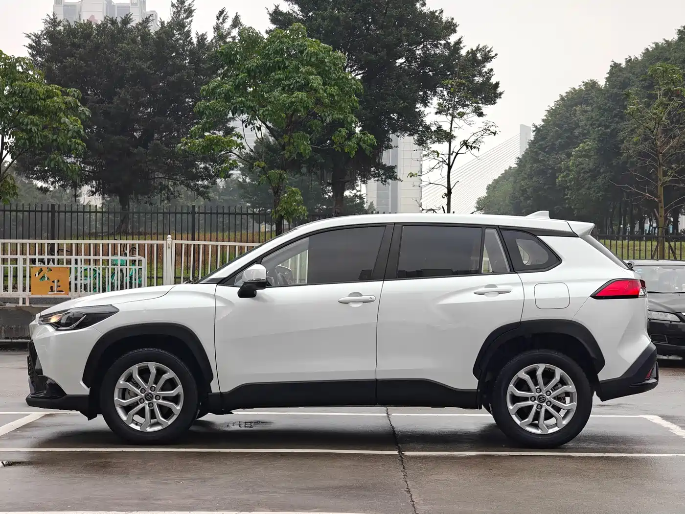Toyota Frontlander 2024 2.0L CVT Elite Edition фото 14