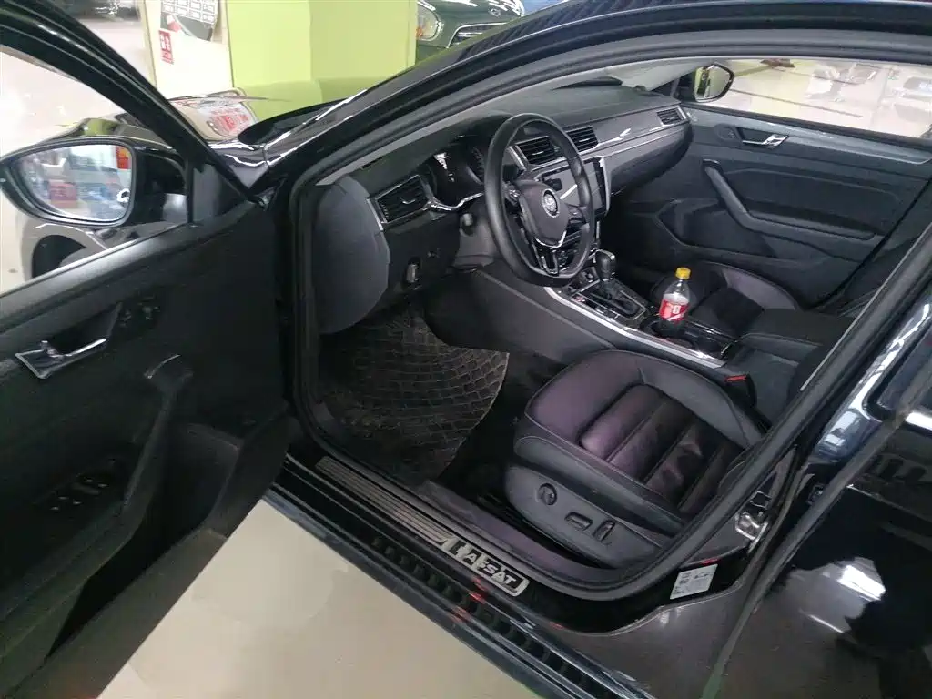 Volkswagen Passat 2017 330TSI DSG Prestige фото 16
