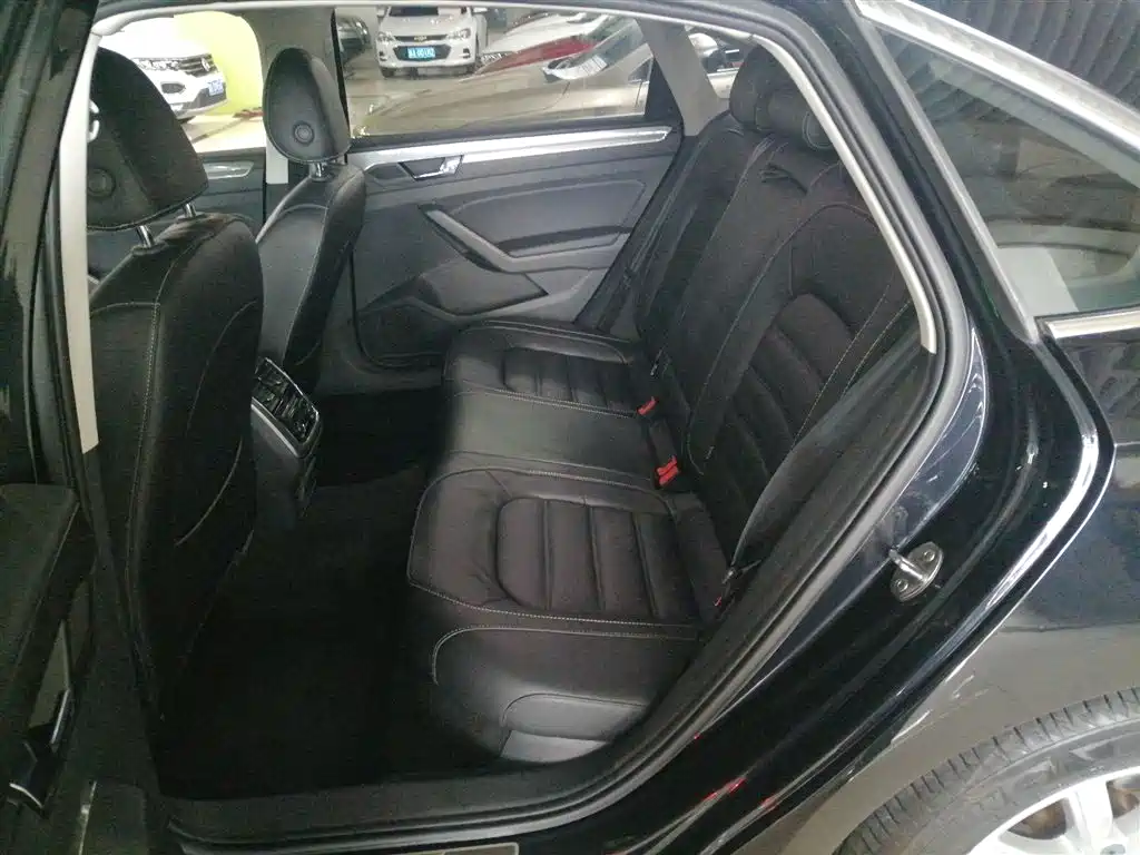 Volkswagen Passat 2017 330TSI DSG Prestige фото 17
