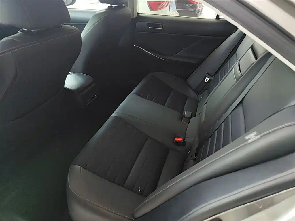 Lexus IS 2017 300 Leading Edition фото 17