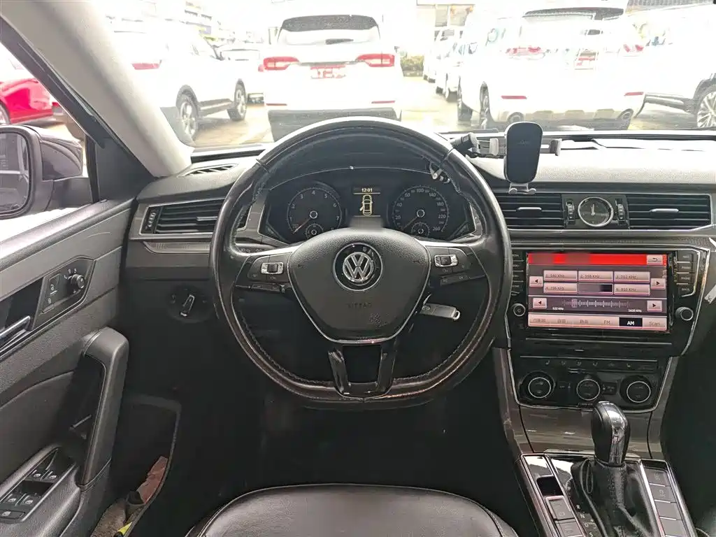 Volkswagen Passat 2016 330TSI DSG Honor Edition фото 11