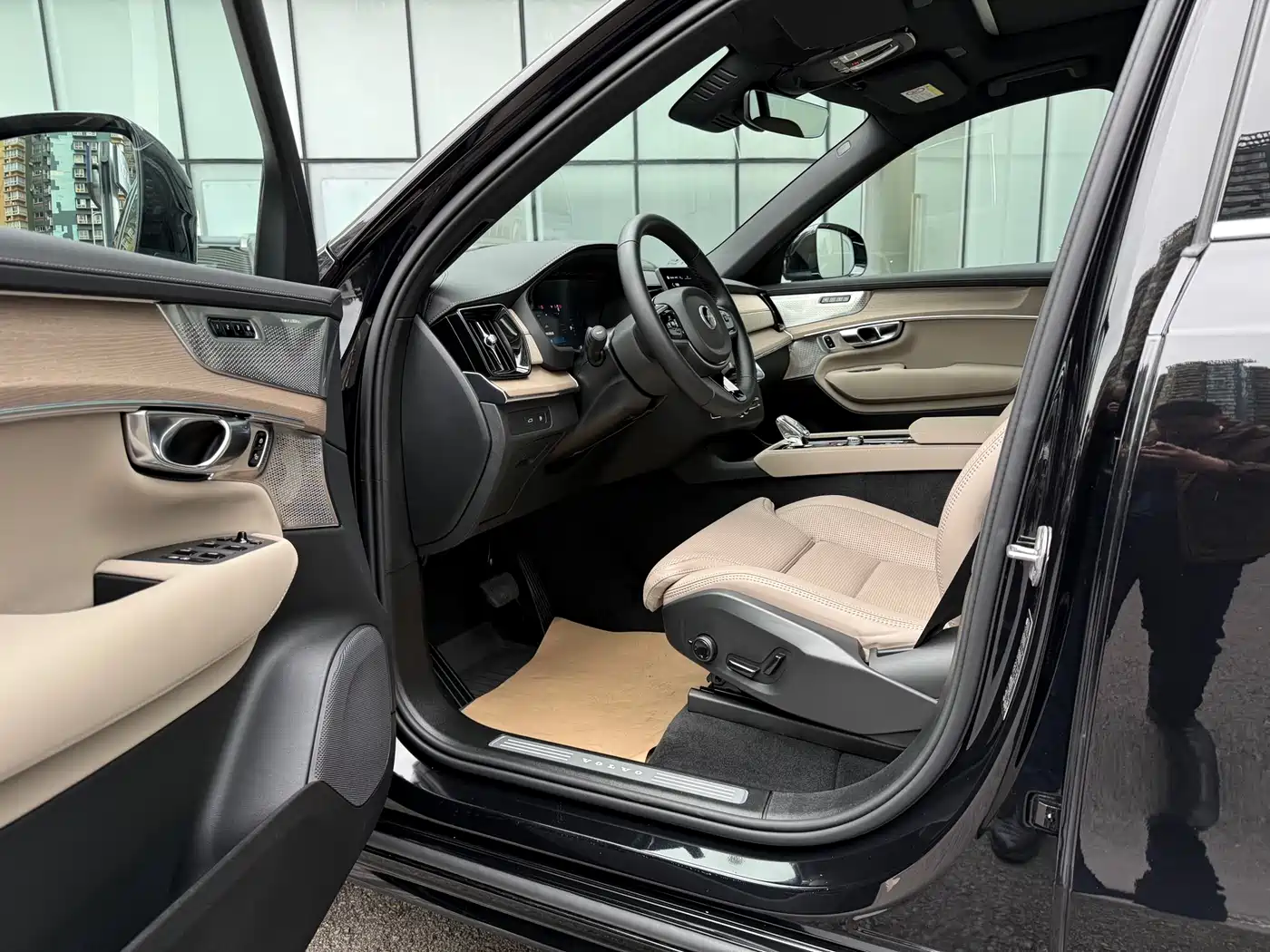 VOLVO XC90 PLUG IN HYBRID