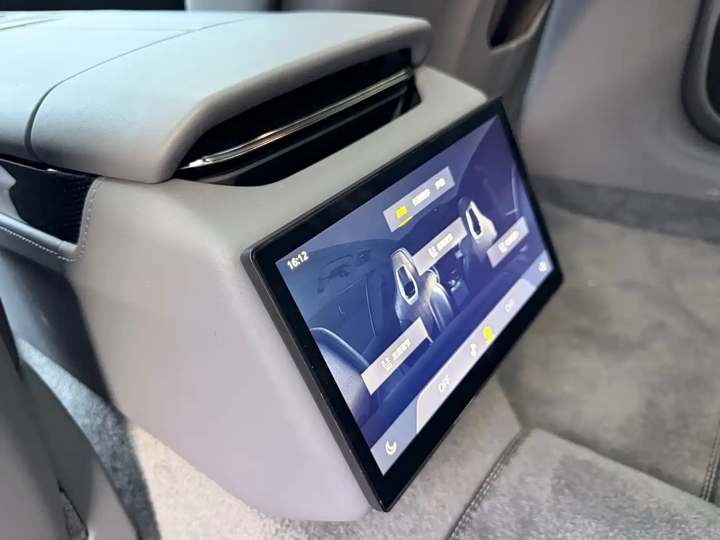 LOTUS SPORTS CAR EMEYA FLOWERS