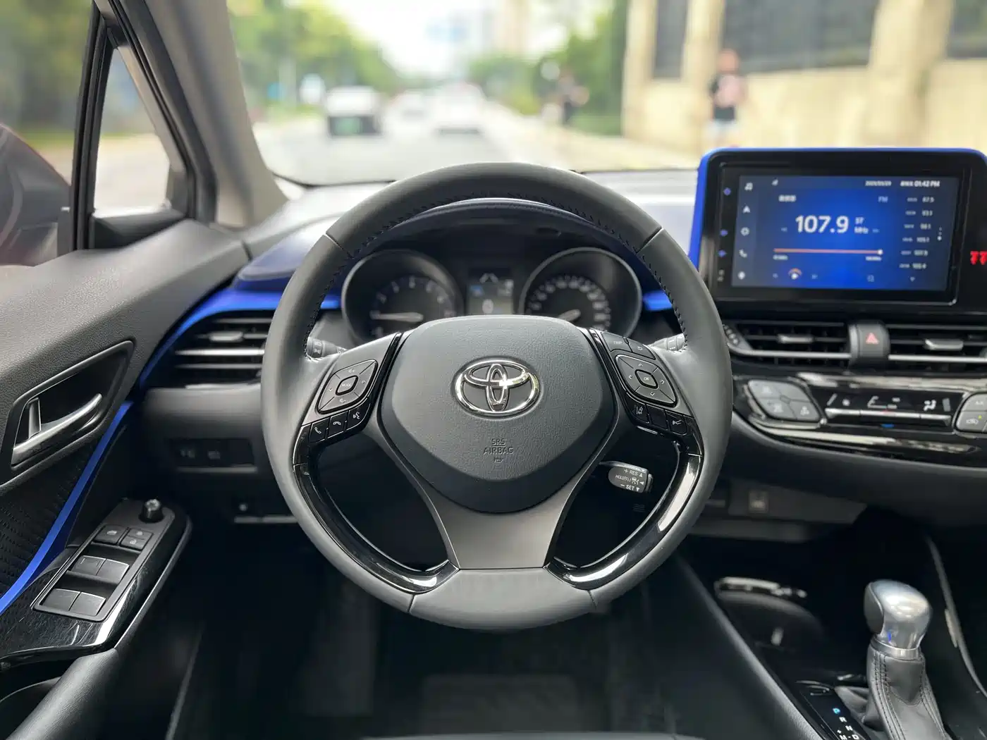 Toyota C-HR 2021 2.0L Luxury Edition фото 10