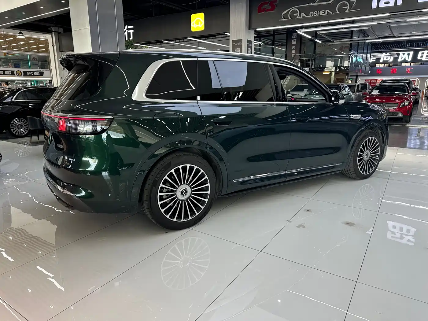 AITO Wenjie AITO M8 2025 Extended Range Ultra 53.4kWh 6-Seater фото 6