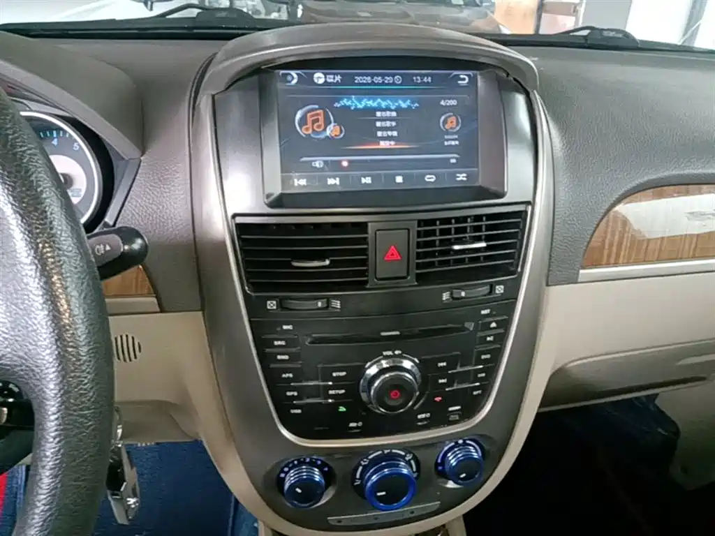 Buick Excelle 2015 1.5L Manual Classic фото 13