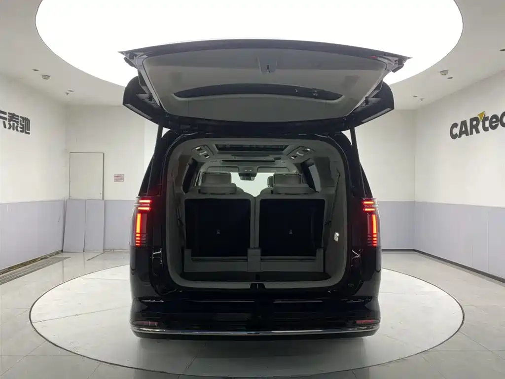Volvo EM90 2026 2025 Ultra Six-Seater