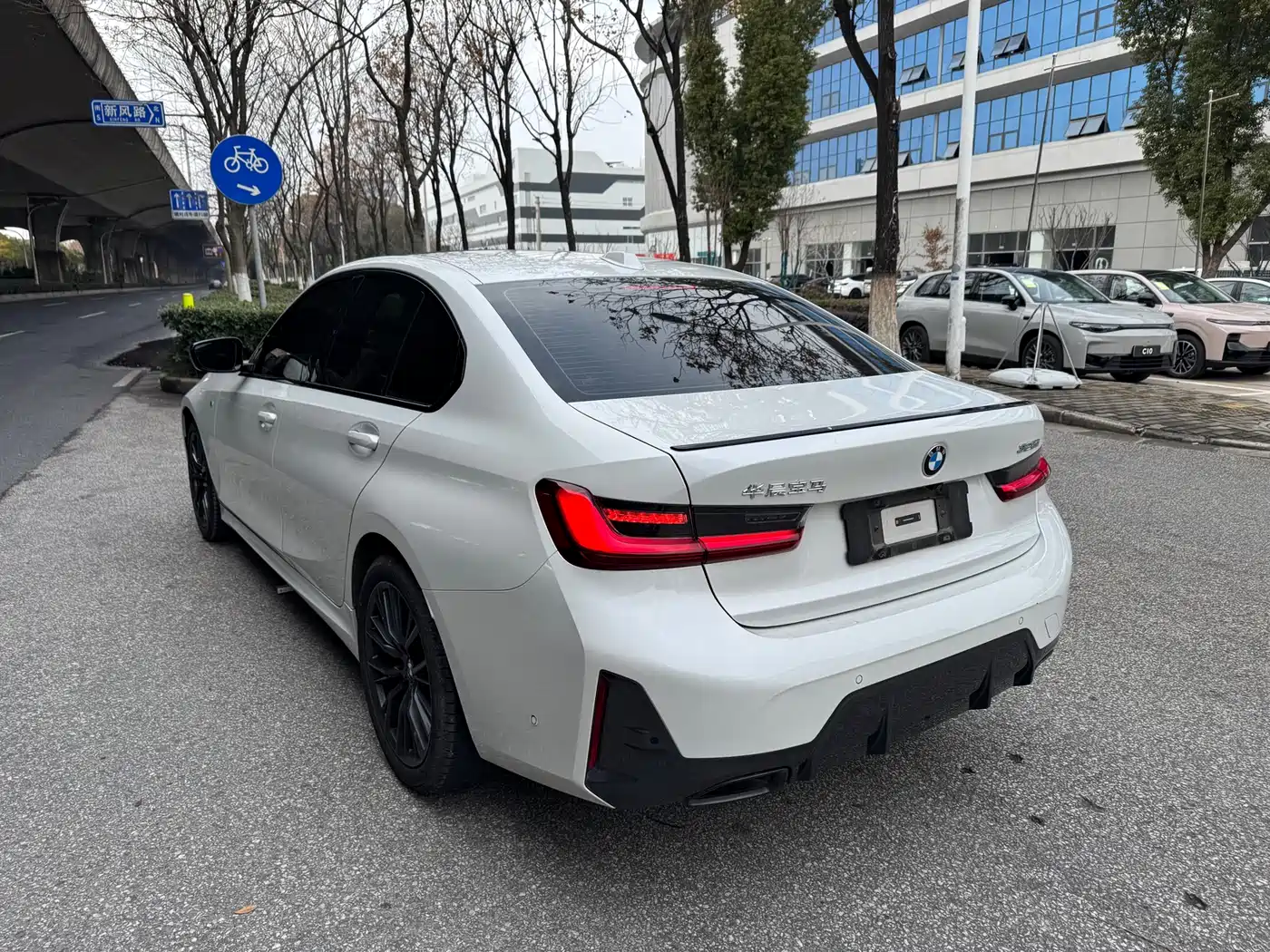 BMW 3 Series 2024 325i M Sport Shadowline Package фото 13
