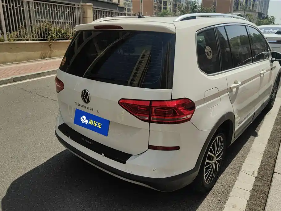 Volkswagen Touran 2018 Touran L 280TSI DSG Frontier Edition 7-Seater China V фото 3