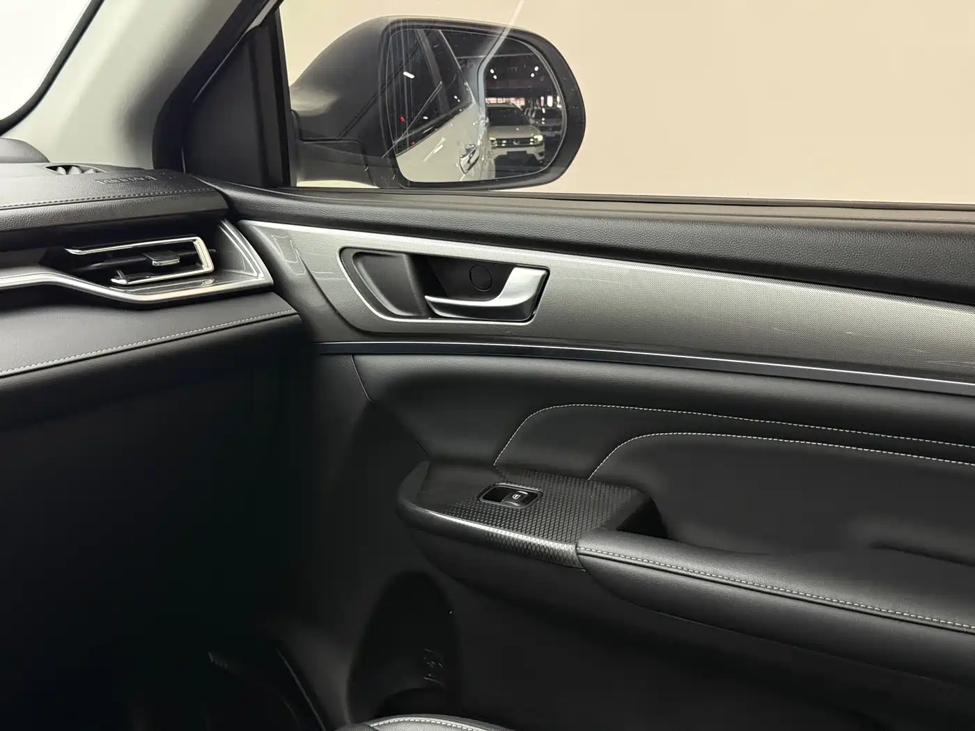 Haval M6 2023 PLUS 1.5T DCT Luxury Smart Connect фото 9