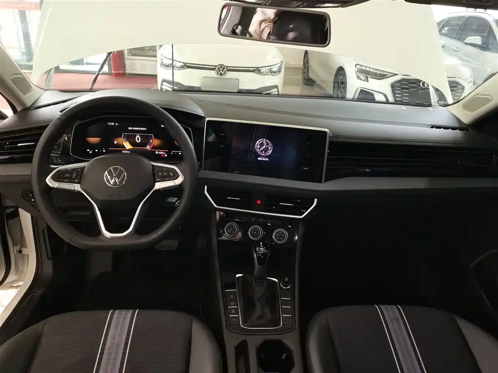 Volkswagen Sagitar 2025 300TSI DSG Flying Leap Edition фото 10