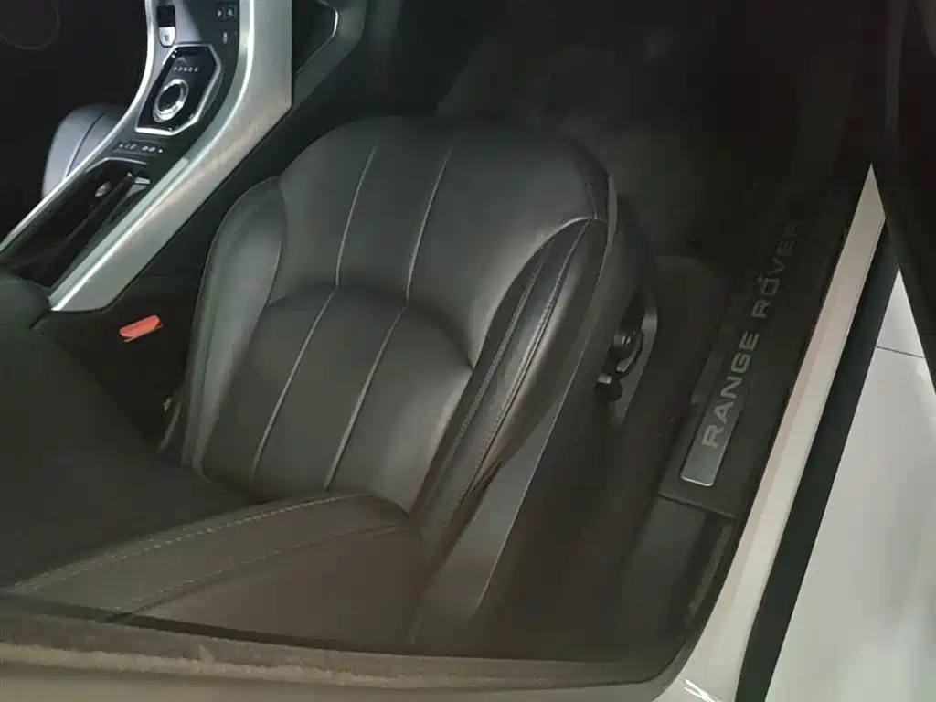 Land Rover Range Rover Evoque 2017 2.0T British Style Edition фото 25