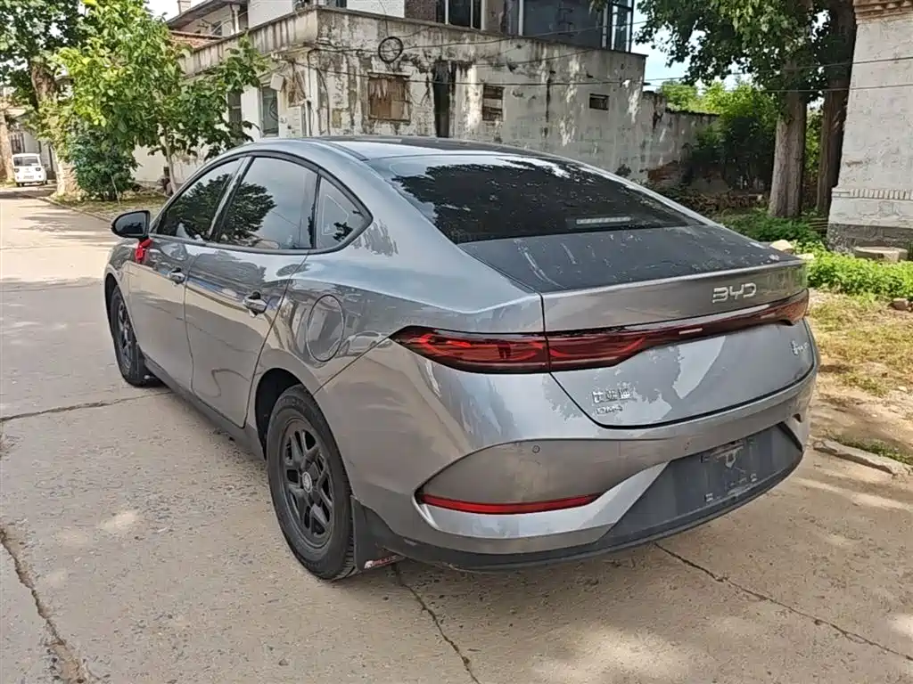 BYD Qin PLUS 2025 DM-i Smart Drive 55KM Leader фото 5