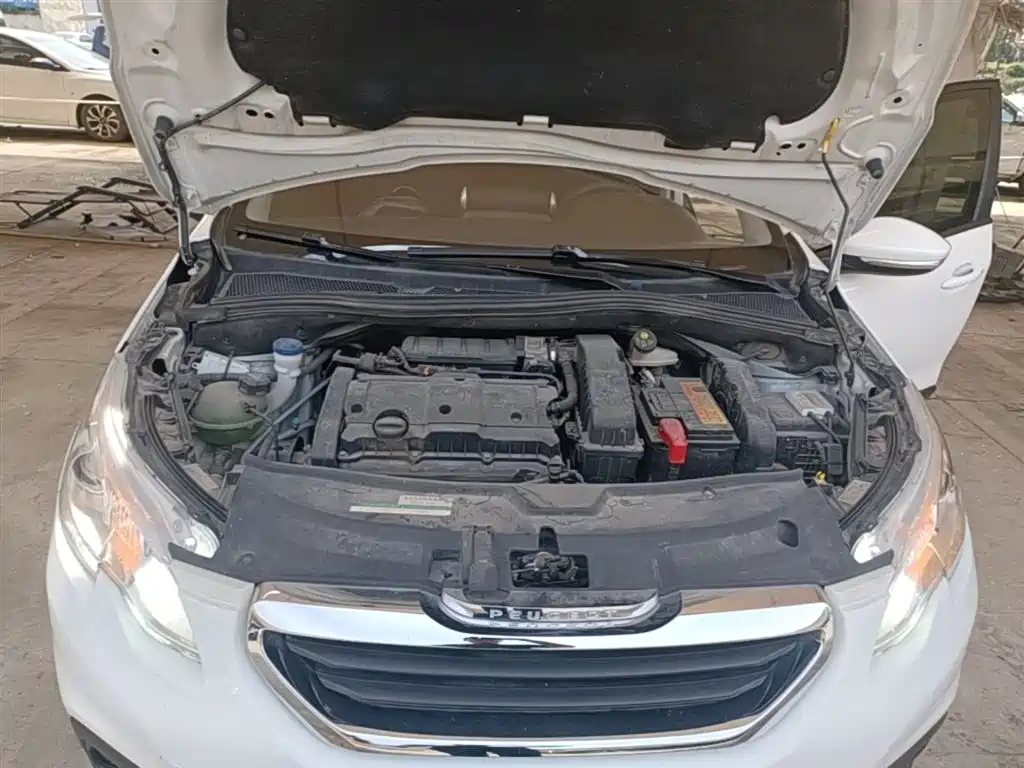 Peugeot 2008 2014 1.6L Automatic Trend Edition фото 16