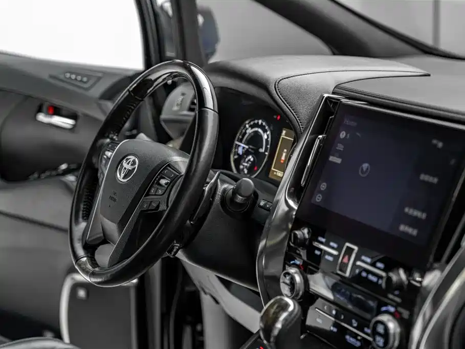 Toyota Vellfire 2021 Crown Hybrid 2.5L HV Premium Edition фото 18