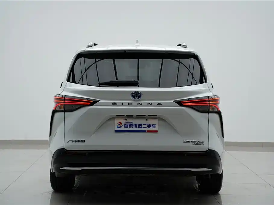 Toyota Sienna 2021 2.5L Hybrid Ultimate Edition фото 4