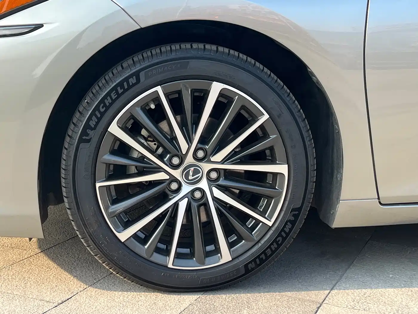 Lexus ES 2022 300h Ultimate Edition фото 22