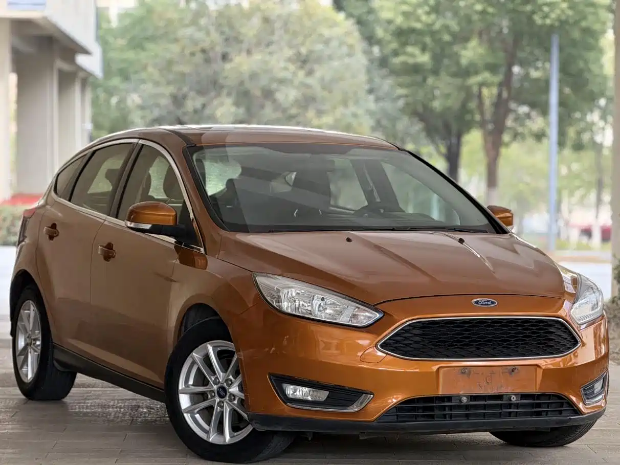 Ford Focus 2015 Hatchback EcoBoost 125 Automatic Premium Trend фото 3