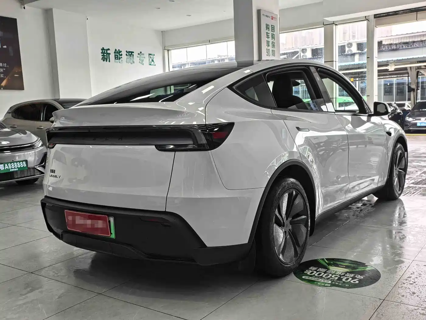 Tesla Model Y 2025 Rear-Wheel Drive фото 7
