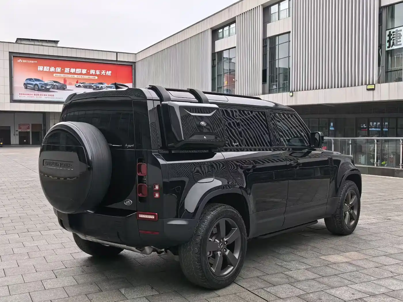 Land Rover Defender 2020 Model 110 P400 HSE фото 8