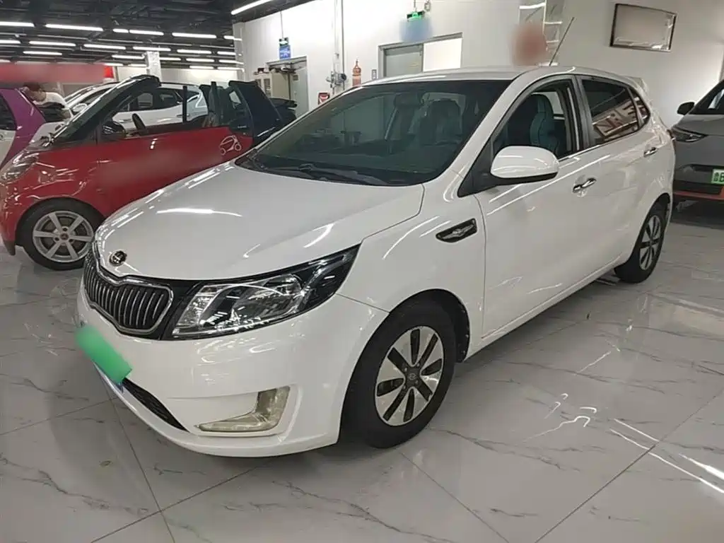Kia K2 2012 Hatchback 1.4L AT GLS Commemorative Edition фото 2